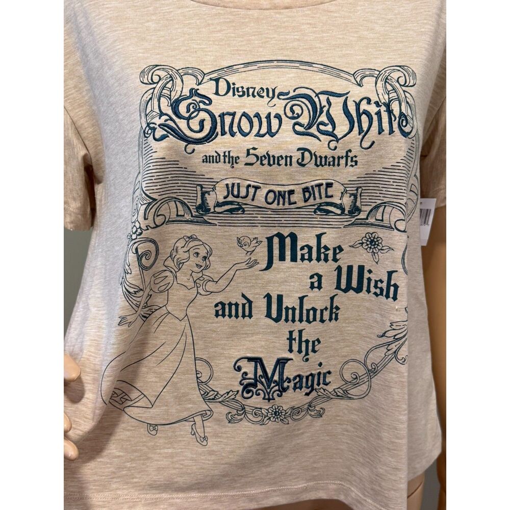 Walt Disney Snow White 2025 shirt Size S